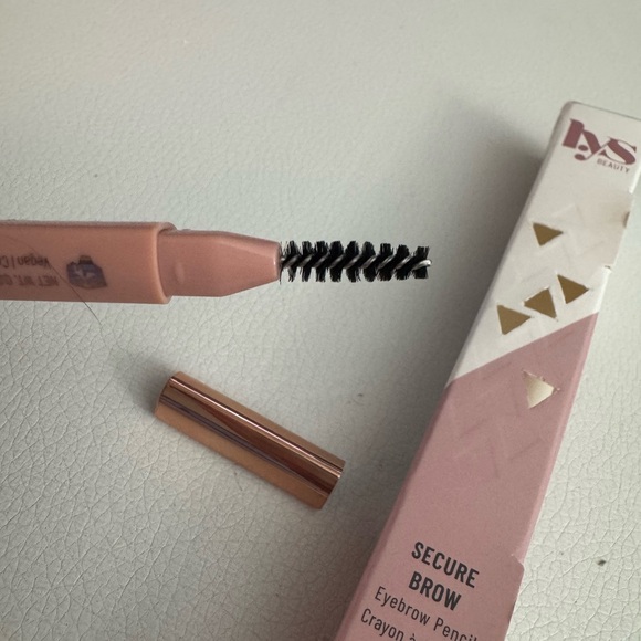 Lys secure brow pencil - Picture 4 of 10